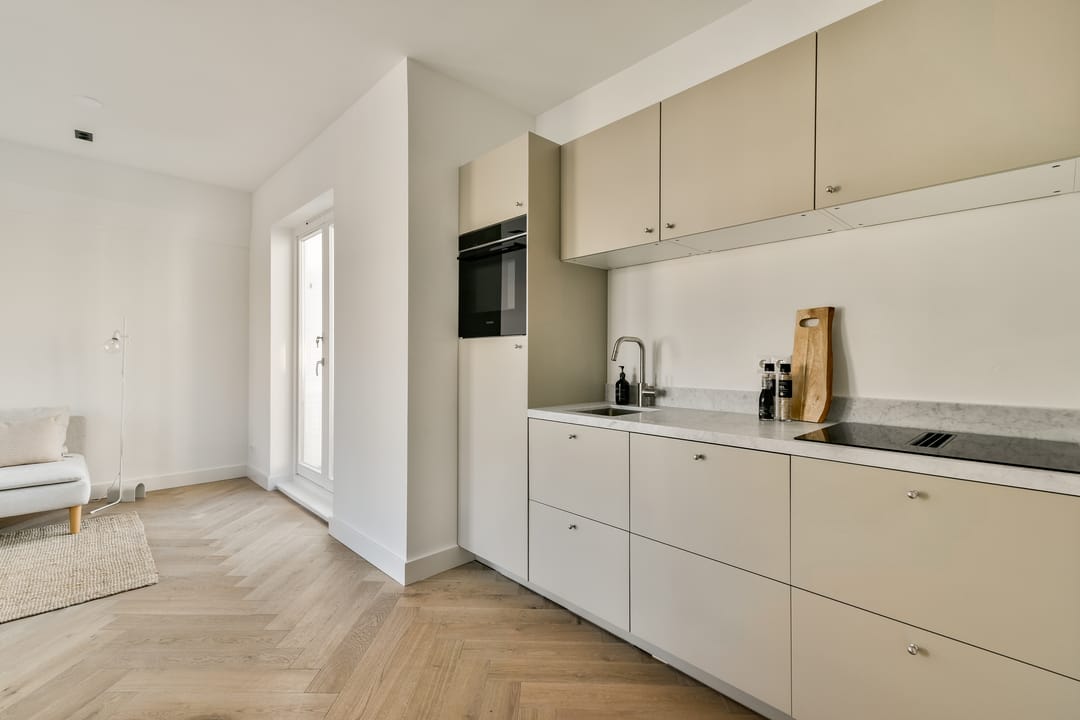 Luxurious Renovated Apartment with Balcony Near Reguliersgracht — 11