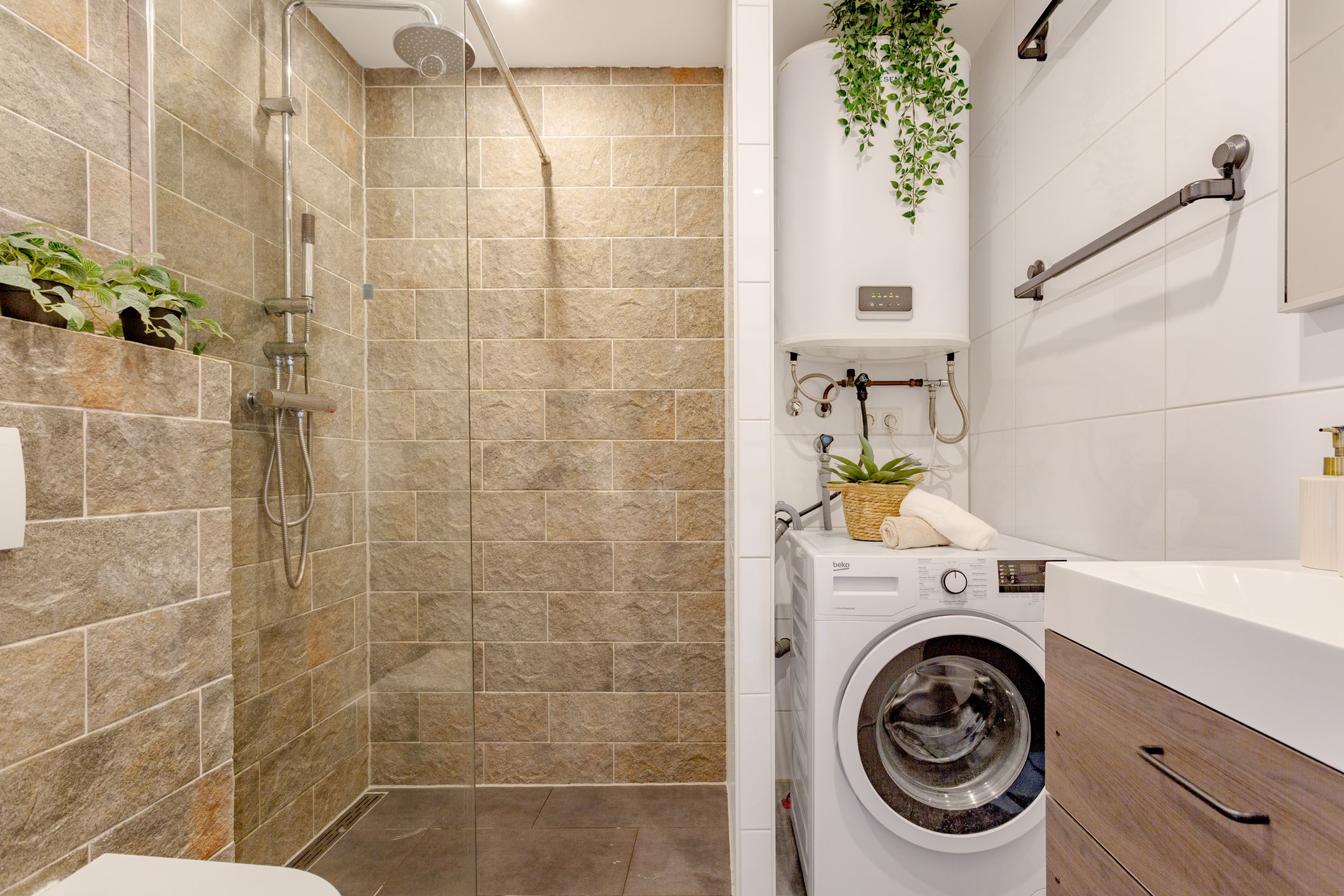 Turn-key 4-room apartment with south-facing balcony and garage in Diemen — 21