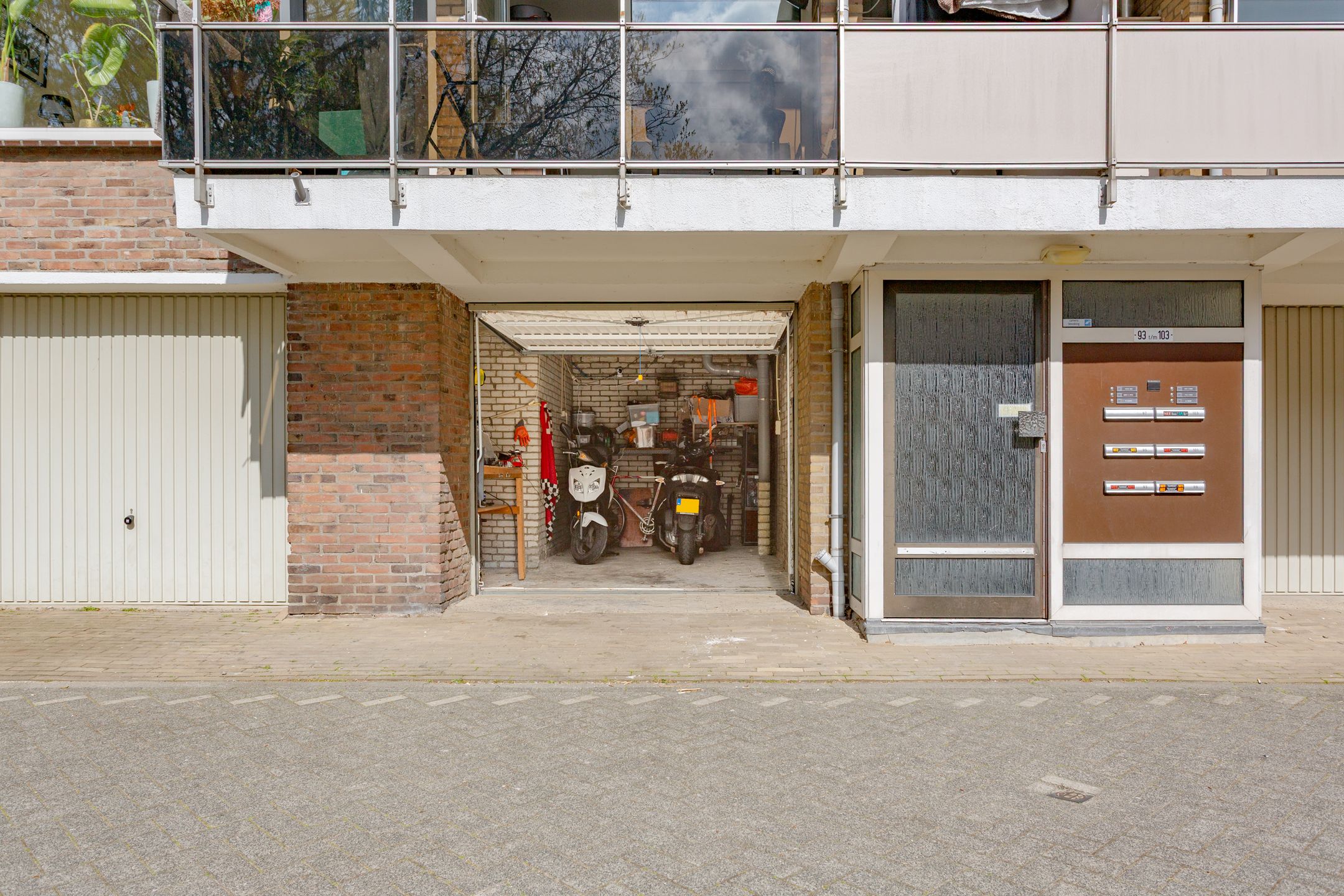 Turn-key 4-room apartment with south-facing balcony and garage in Diemen — 24
