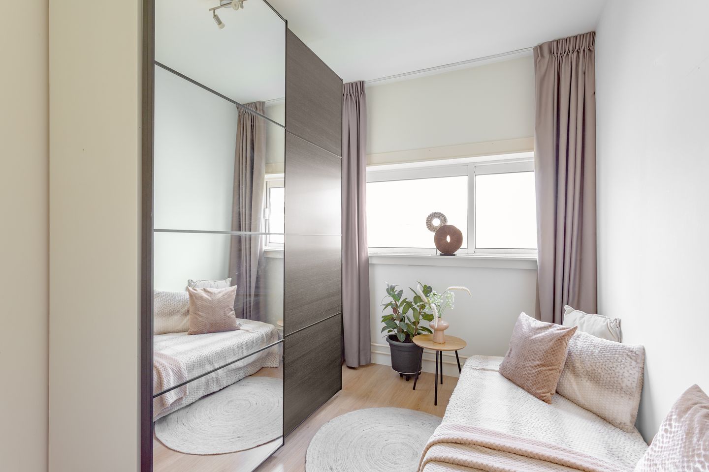 Turn-key 4-room apartment with south-facing balcony and garage in Diemen — 19