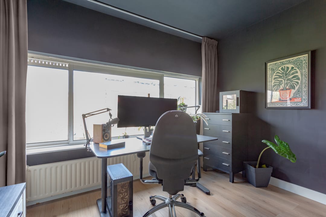 Turn-key 4-room apartment with south-facing balcony and garage in Diemen — 17