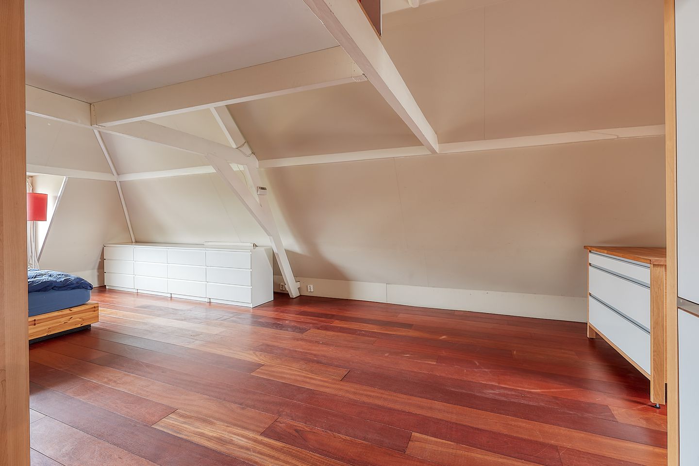 Spacious Double Upper Apartment with Balcony in Zeeheldenkwartier — 29