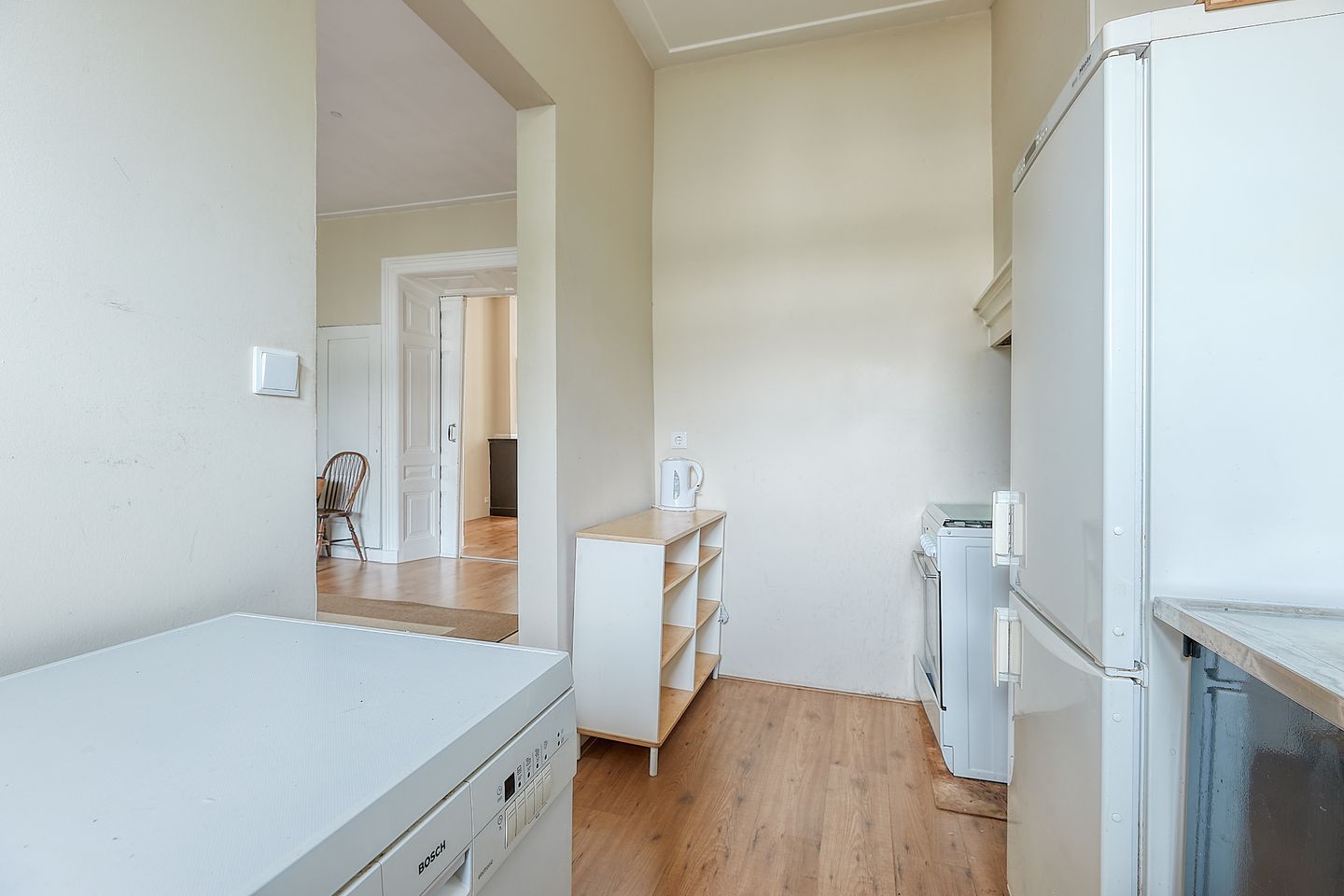 Spacious Double Upper Apartment with Balcony in Zeeheldenkwartier — 25