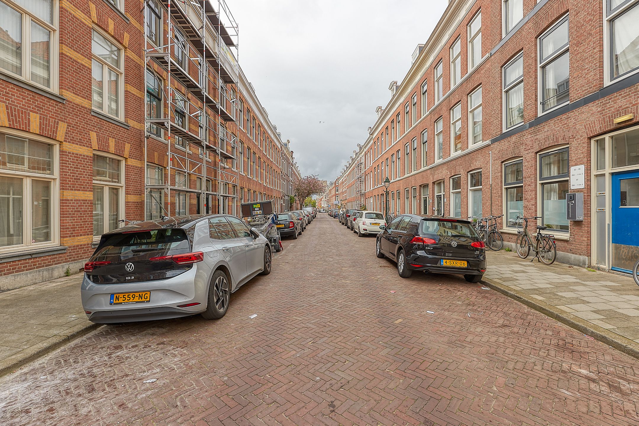 Spacious Double Upper Apartment with Balcony in Zeeheldenkwartier — 39