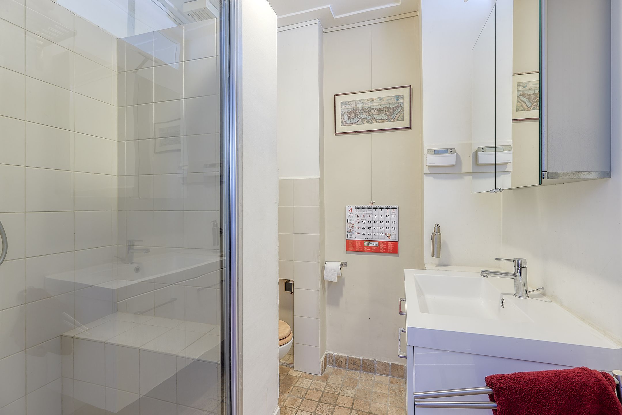 Spacious Double Upper Apartment with Balcony in Zeeheldenkwartier — 15