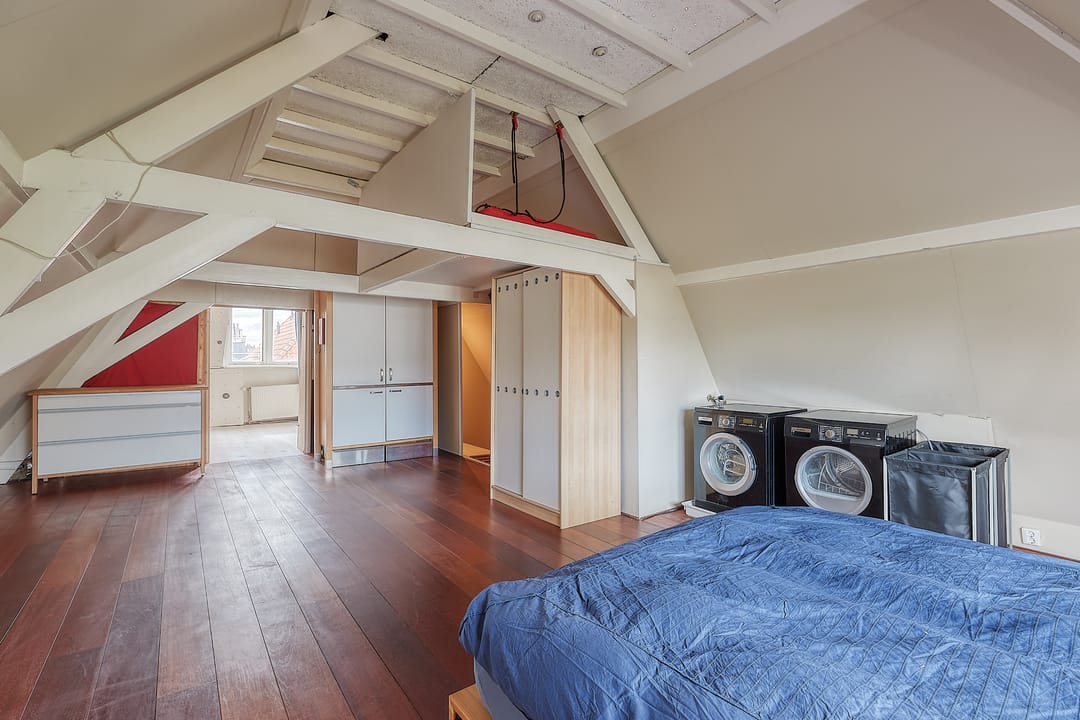 Spacious Double Upper Apartment with Balcony in Zeeheldenkwartier — 32