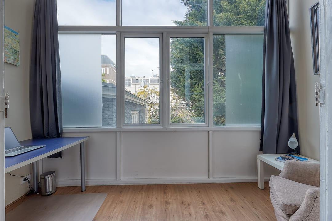 Spacious Double Upper Apartment with Balcony in Zeeheldenkwartier — 23