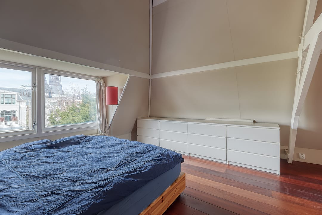 Spacious Double Upper Apartment with Balcony in Zeeheldenkwartier — 31