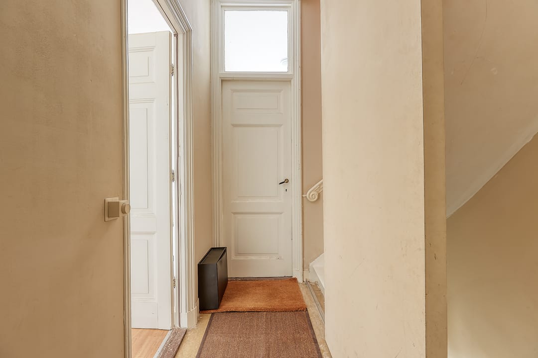Spacious Double Upper Apartment with Balcony in Zeeheldenkwartier — 37