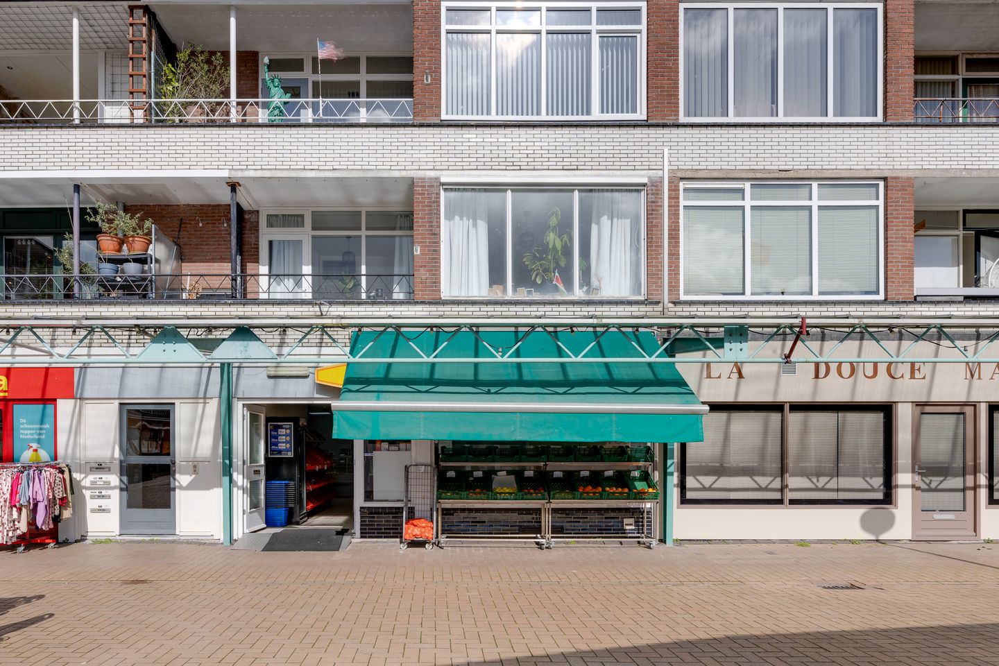View photo 2 of Wormerplein 63