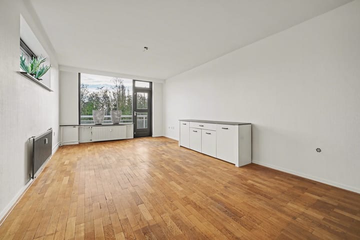 Photo 2 of Heulstraat 60