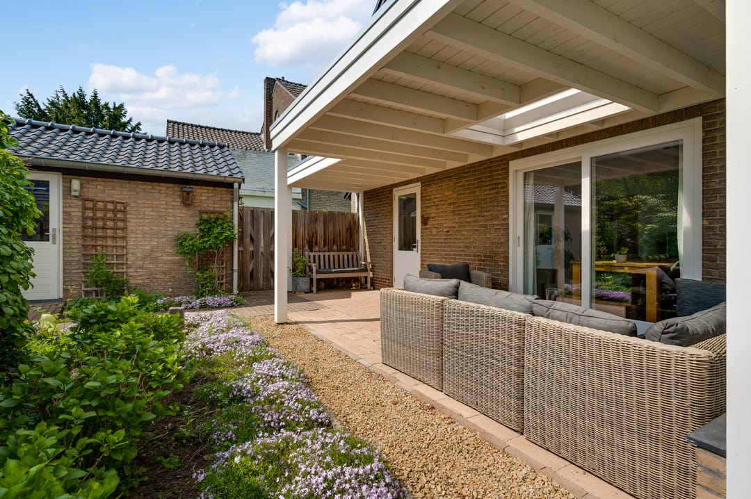 Characteristic detached house with garage in sought-after Scharn, Maastricht — 38