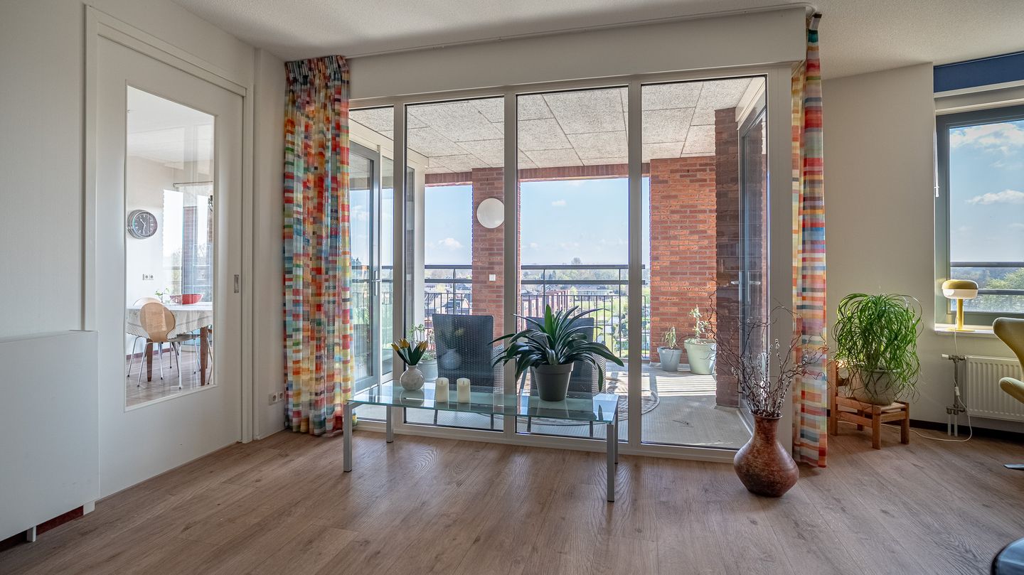 Spacious apartment with panoramic green views in De Bascule complex — 14