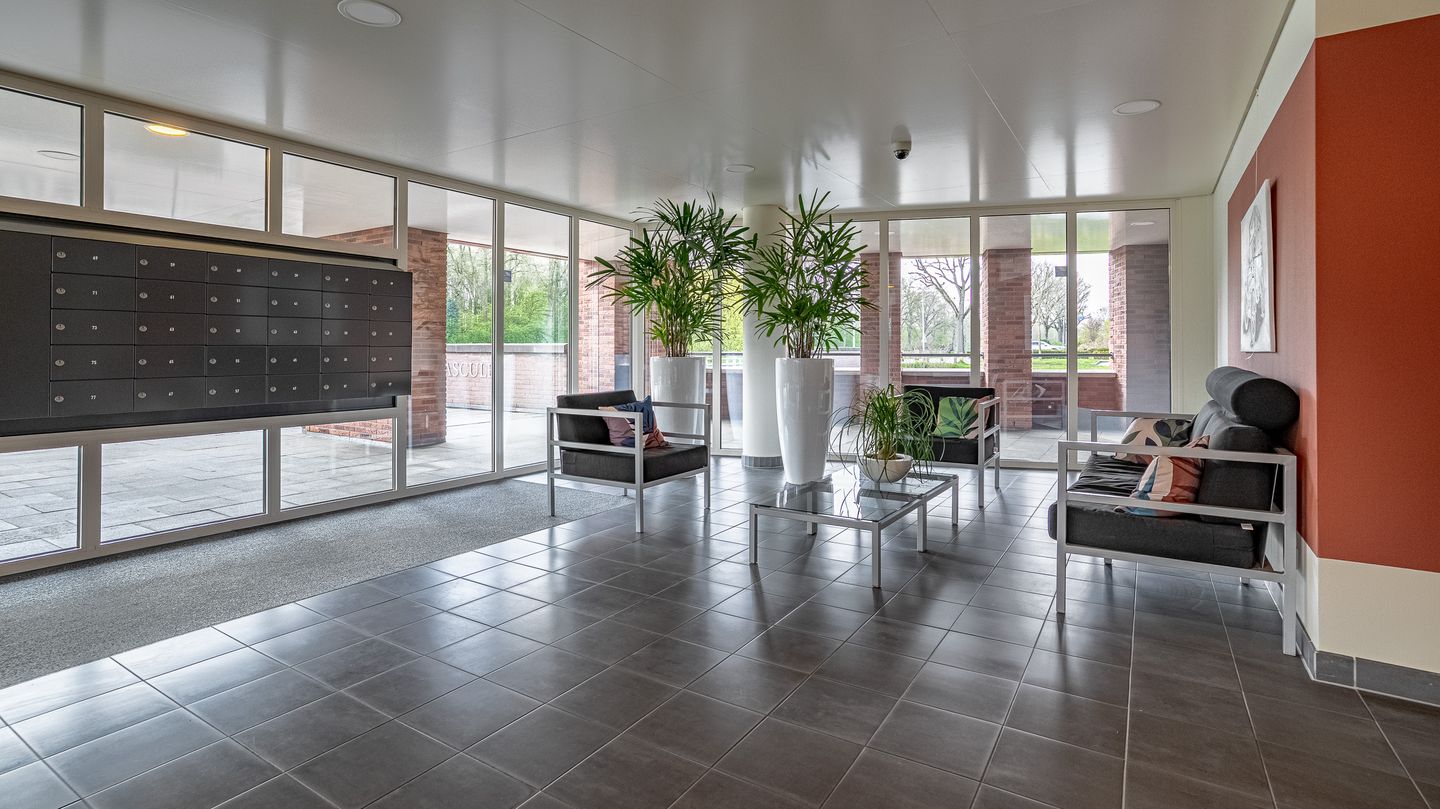 Spacious apartment with panoramic green views in De Bascule complex — 34