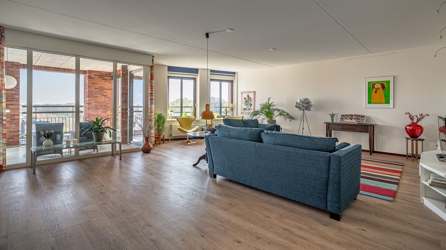 Spacious apartment with panoramic green views in De Bascule complex — 10