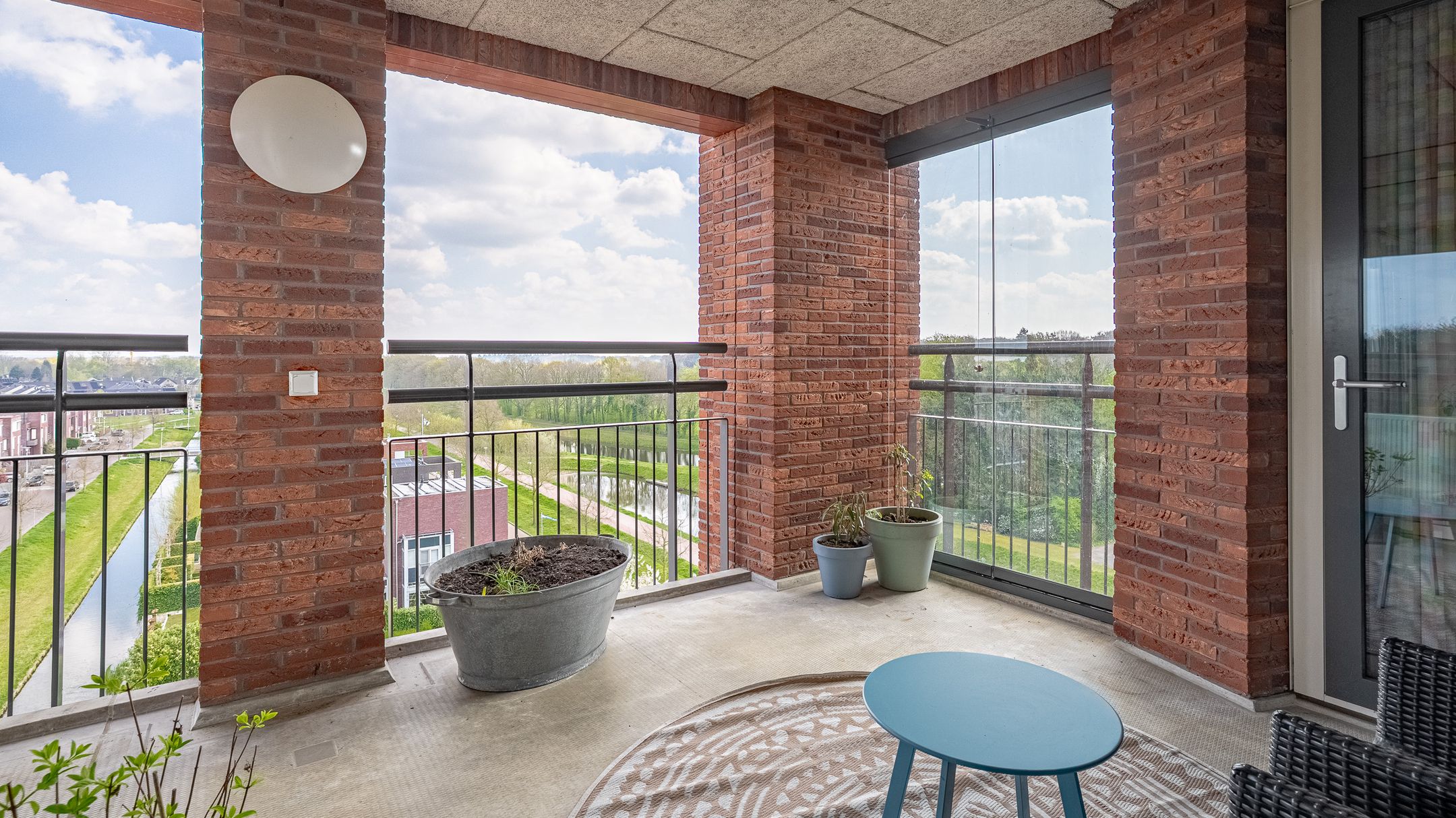 Spacious apartment with panoramic green views in De Bascule complex — 18