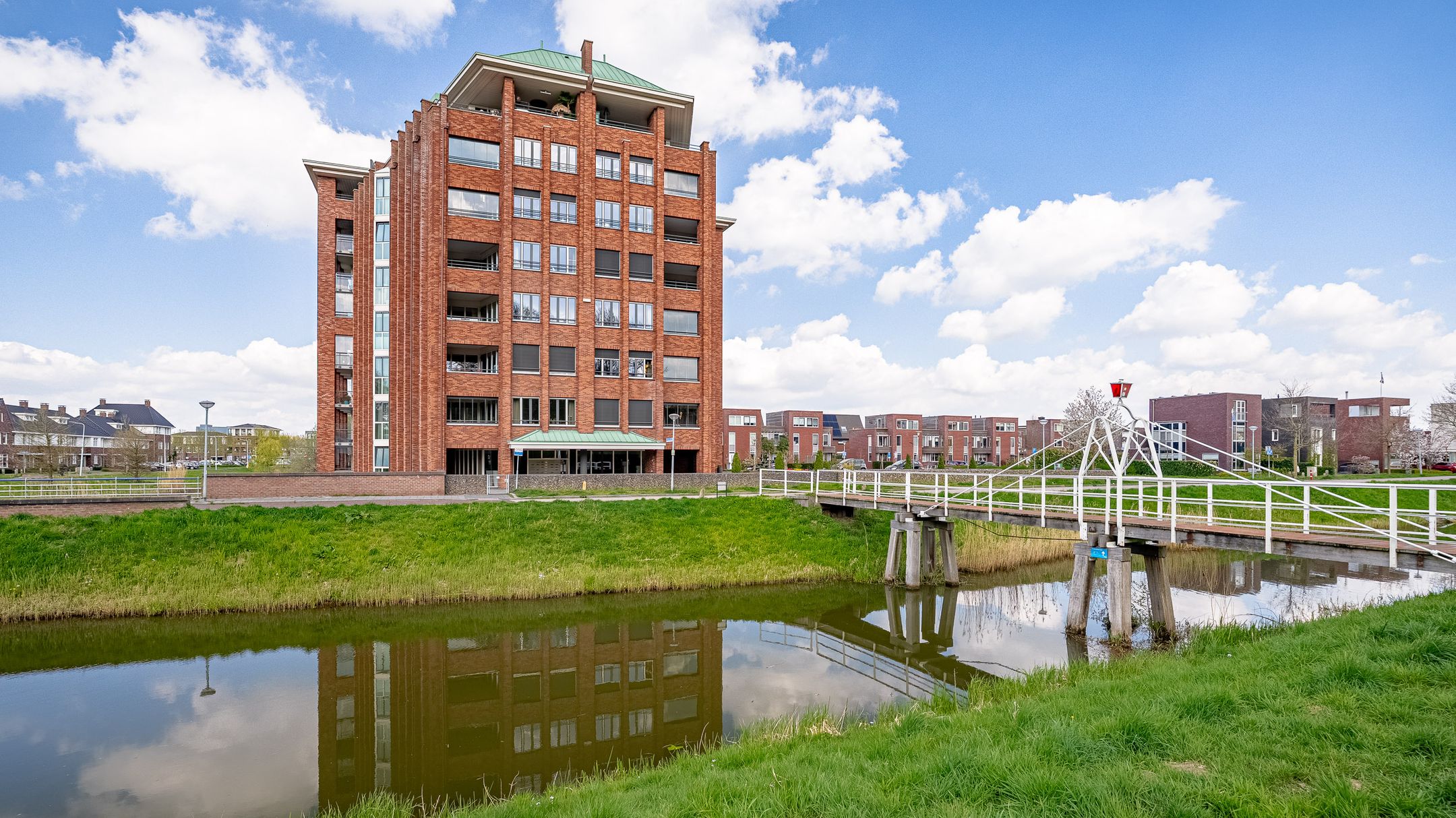 Spacious apartment with panoramic green views in De Bascule complex — 36