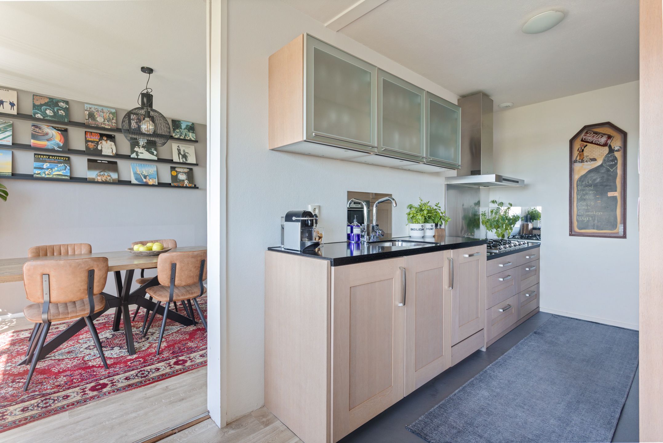 Photo 12 of Johannes Poststraat 458