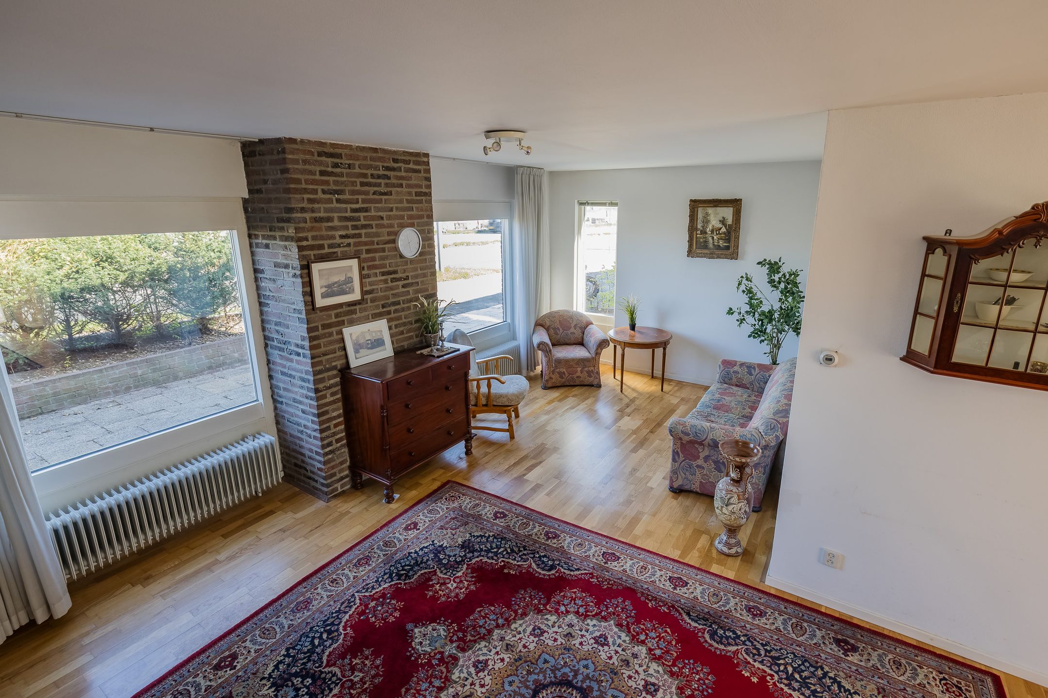 Spacious Semi-Detached Home with Deep South-Facing Garden and Canal Views — 18