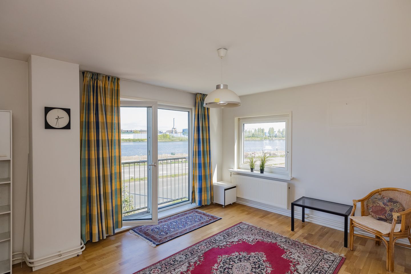 Spacious Semi-Detached Home with Deep South-Facing Garden and Canal Views — 34