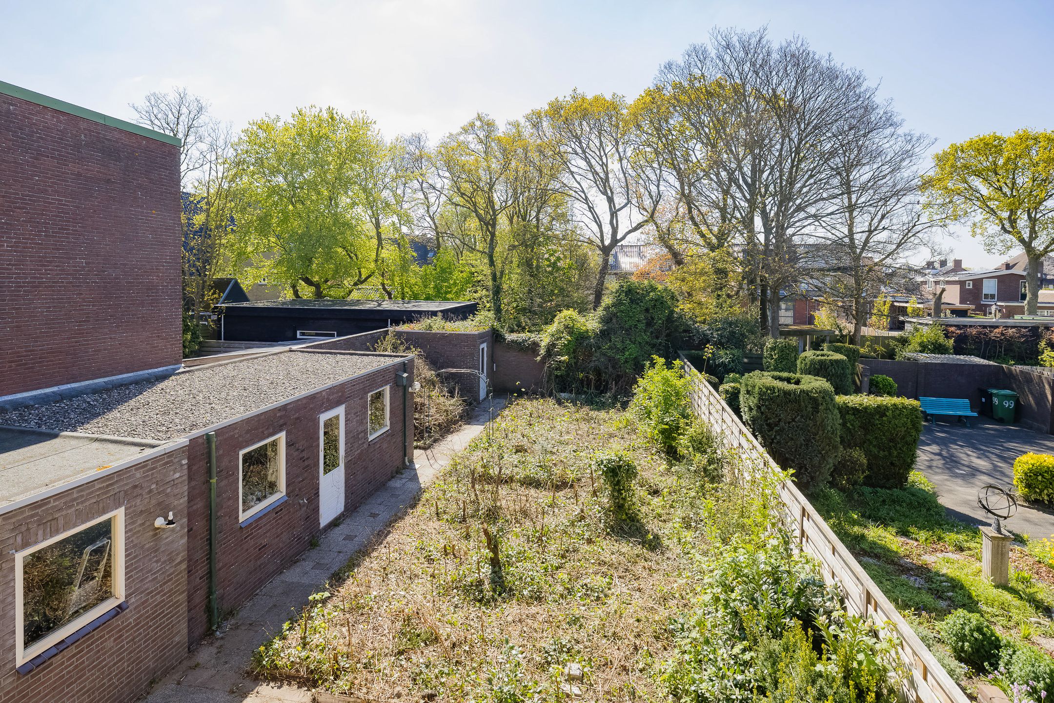 Spacious Semi-Detached Home with Deep South-Facing Garden and Canal Views — 27