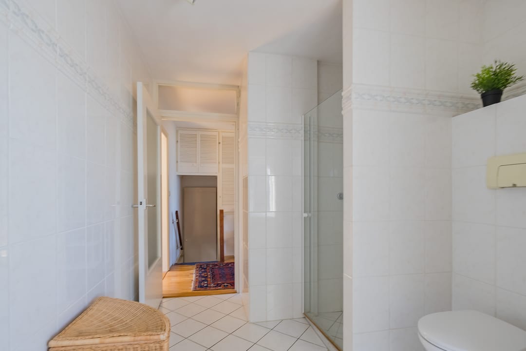 Spacious Semi-Detached Home with Deep South-Facing Garden and Canal Views — 32