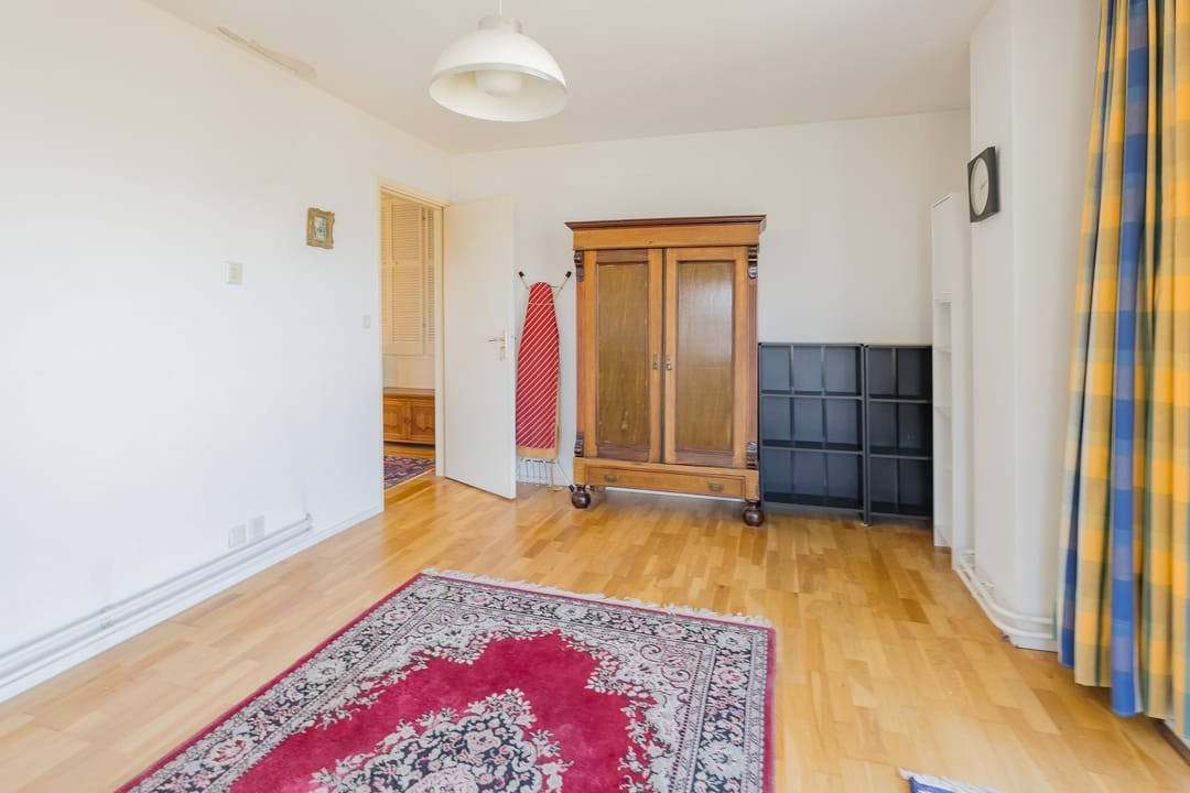Spacious Semi-Detached Home with Deep South-Facing Garden and Canal Views — 37