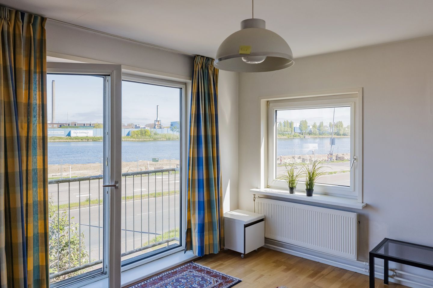 Spacious Semi-Detached Home with Deep South-Facing Garden and Canal Views — 35