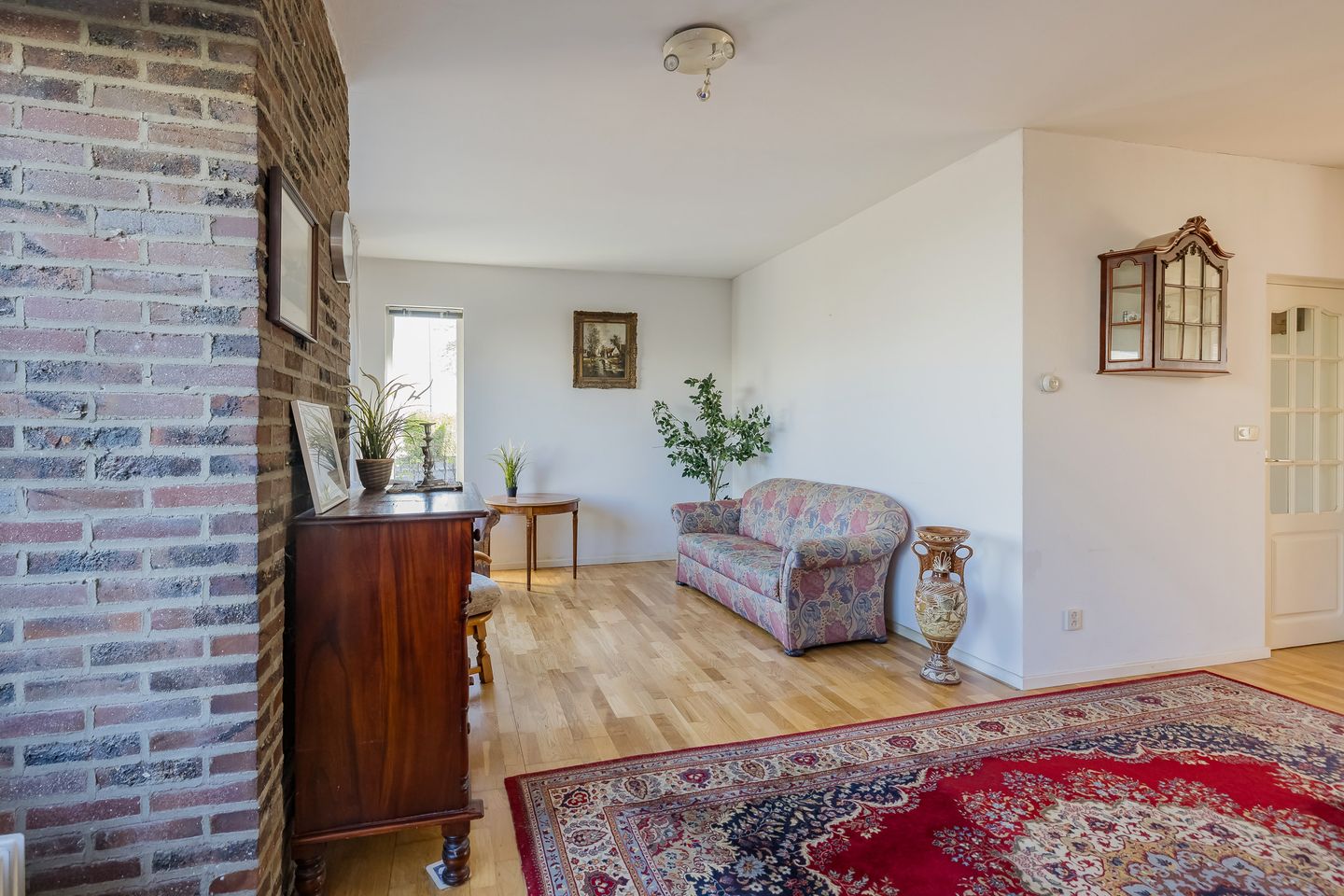 Spacious Semi-Detached Home with Deep South-Facing Garden and Canal Views — 14