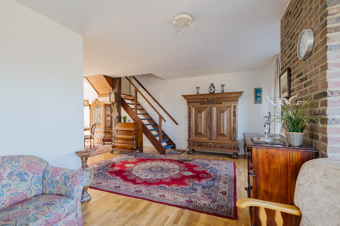 Spacious Semi-Detached Home with Deep South-Facing Garden and Canal Views — 16