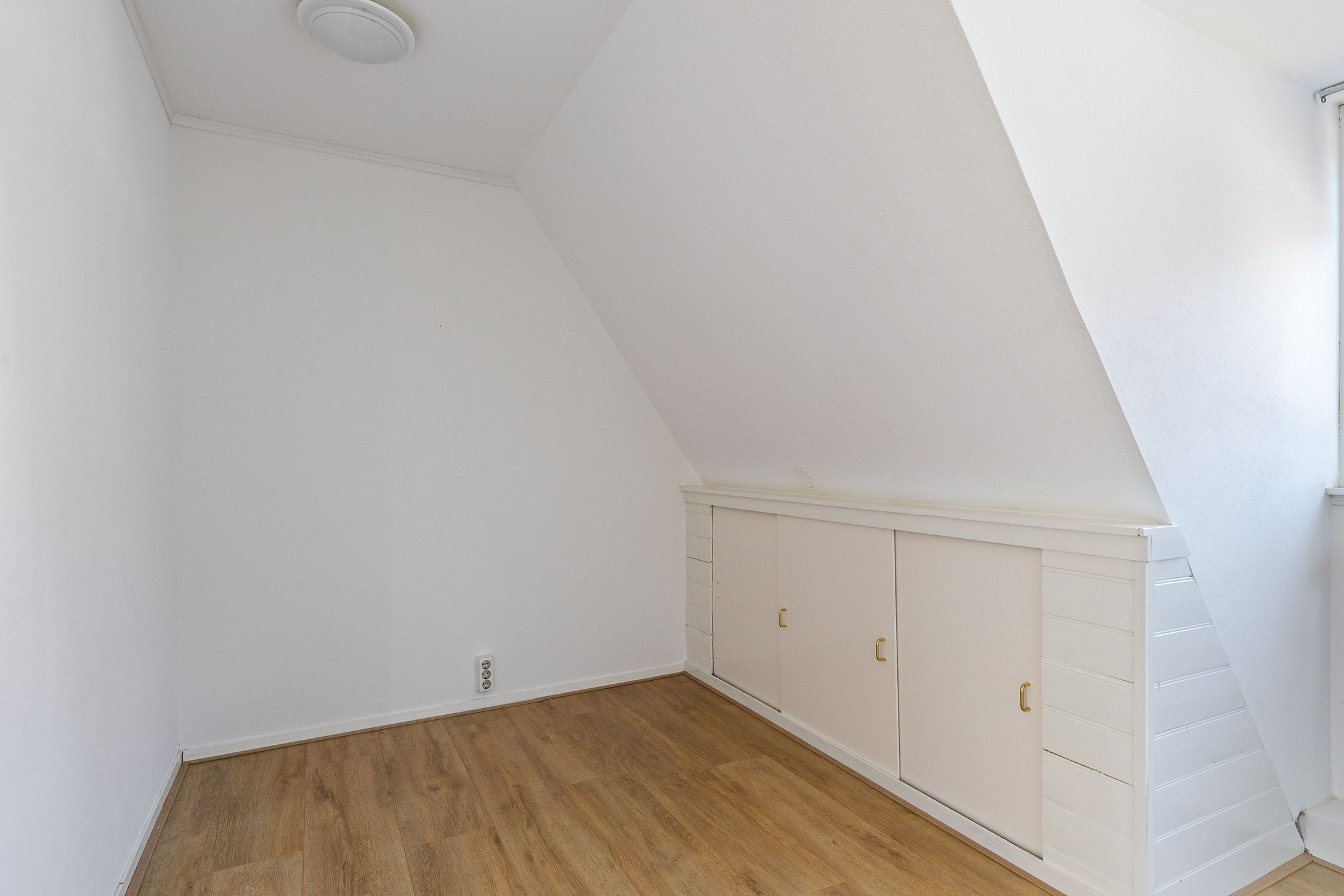 Spacious detached family home with five bedrooms and garage in the heart of Joure — 45