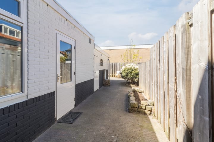 Tussenwoning te koop: De Langestraat 23, Alphen Aan Den Rijn