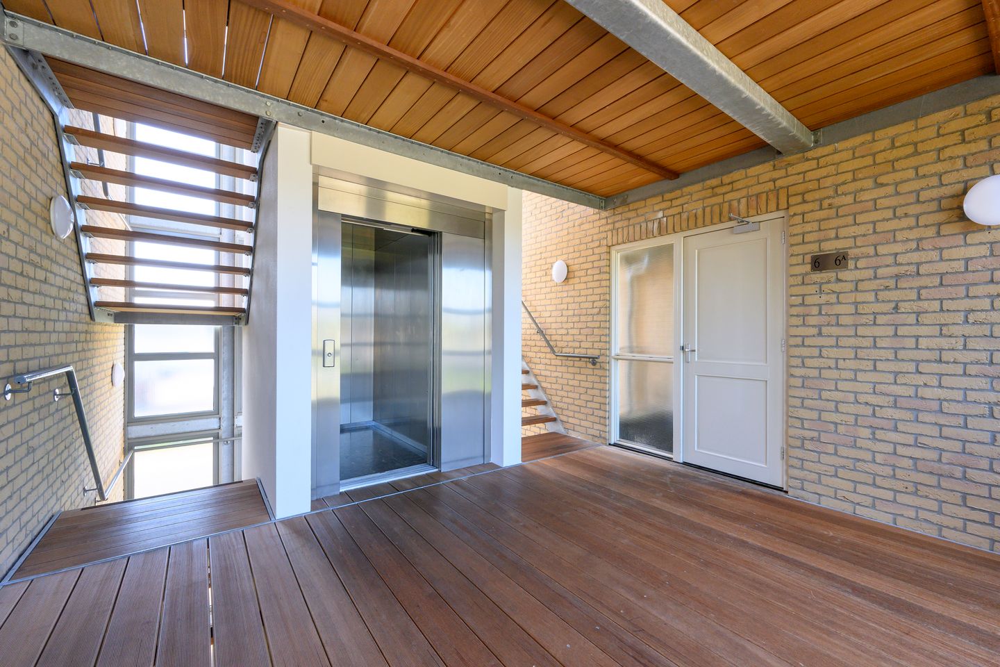 Foto 19 van Burgemeester Dekkerstraat 6