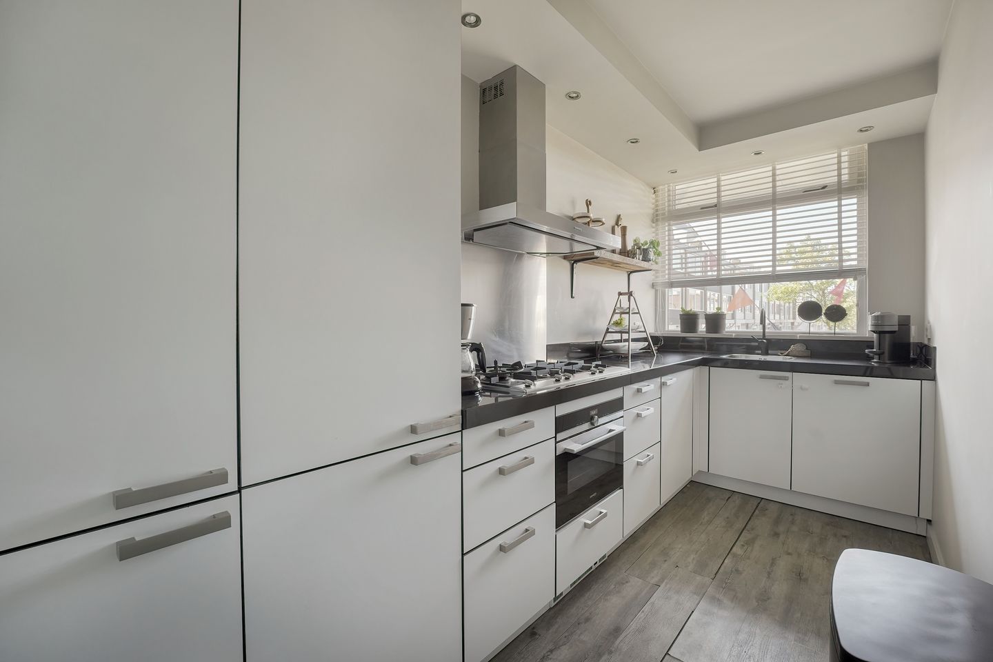 Photo 14 of Willy Sluiterstraat 85
