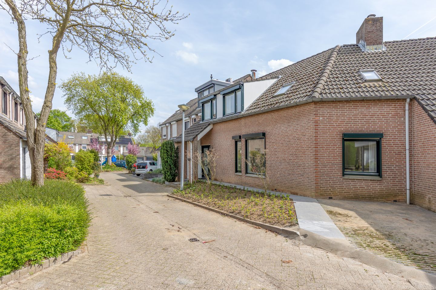 Spacious Family Home in Child-Friendly Daalhof — 35