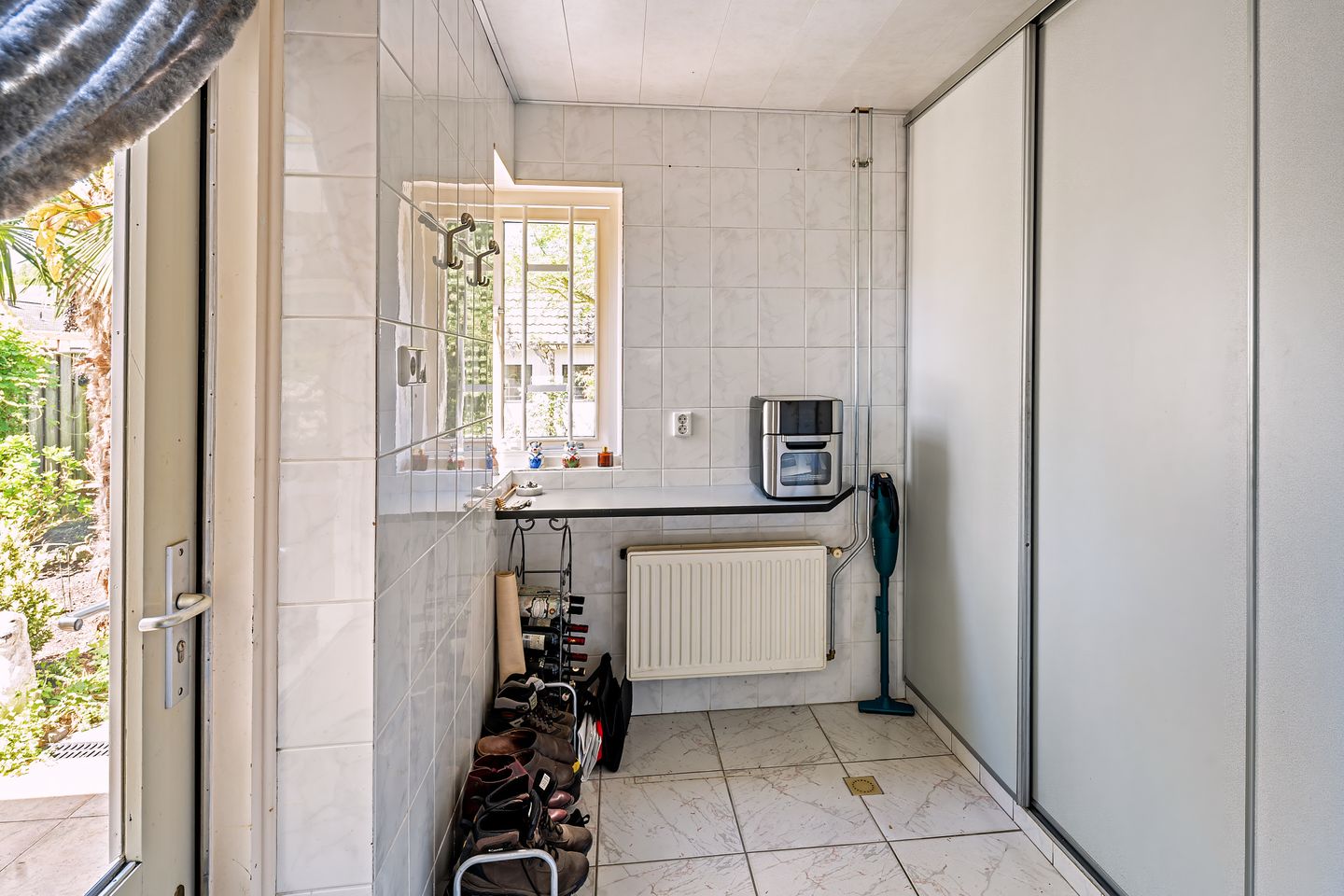 Characteristic Renovated Corner House from 1938 with Hobby Space and Garden — 20