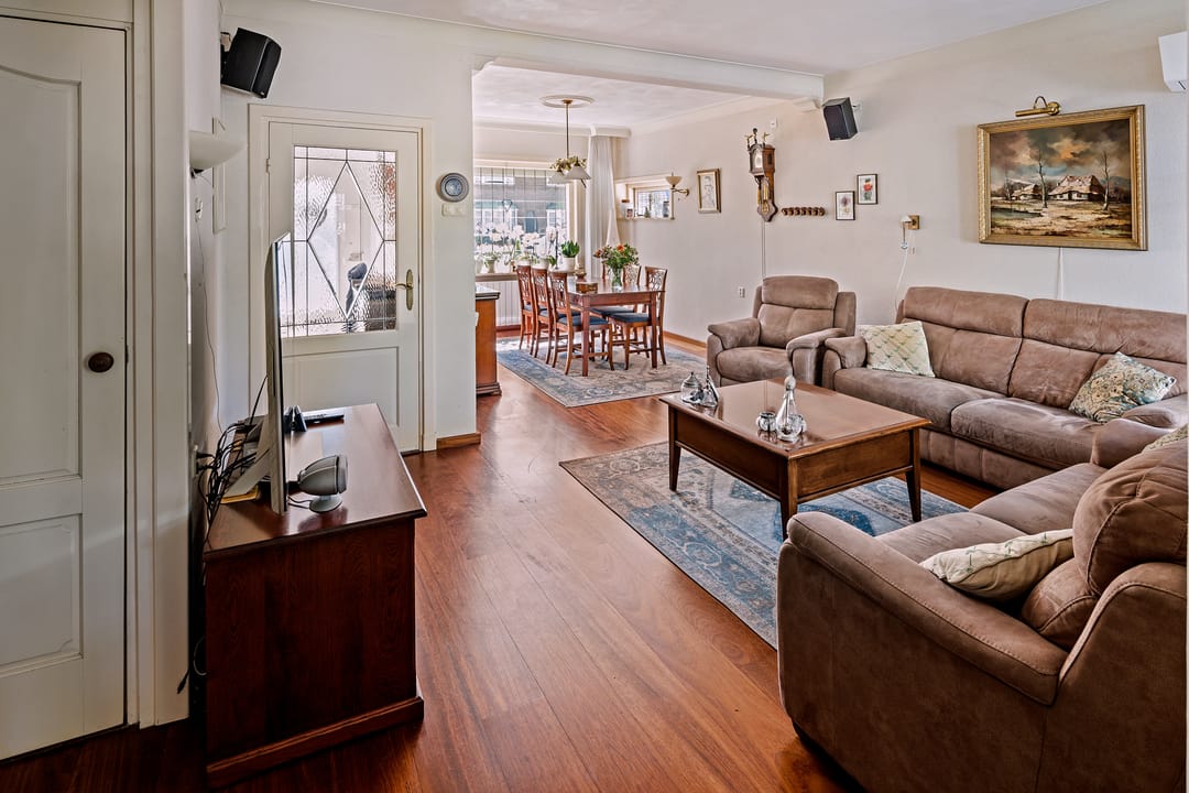 Characteristic Renovated Corner House from 1938 with Hobby Space and Garden — 17