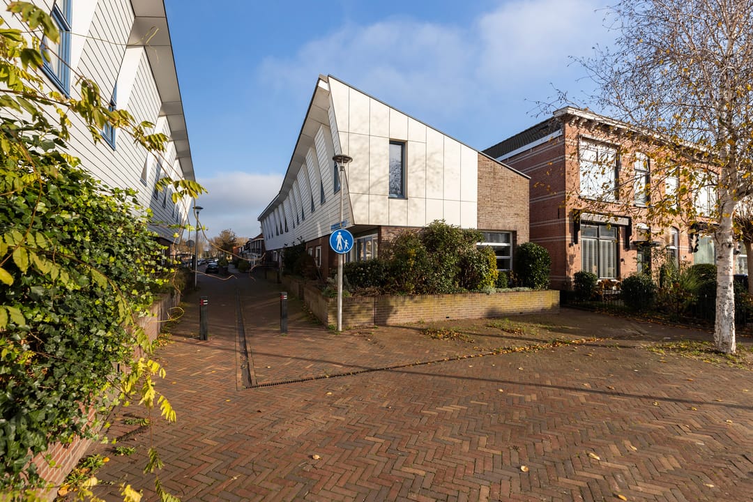 Modern Corner Home in Zwijndrecht Juliandorp — 26