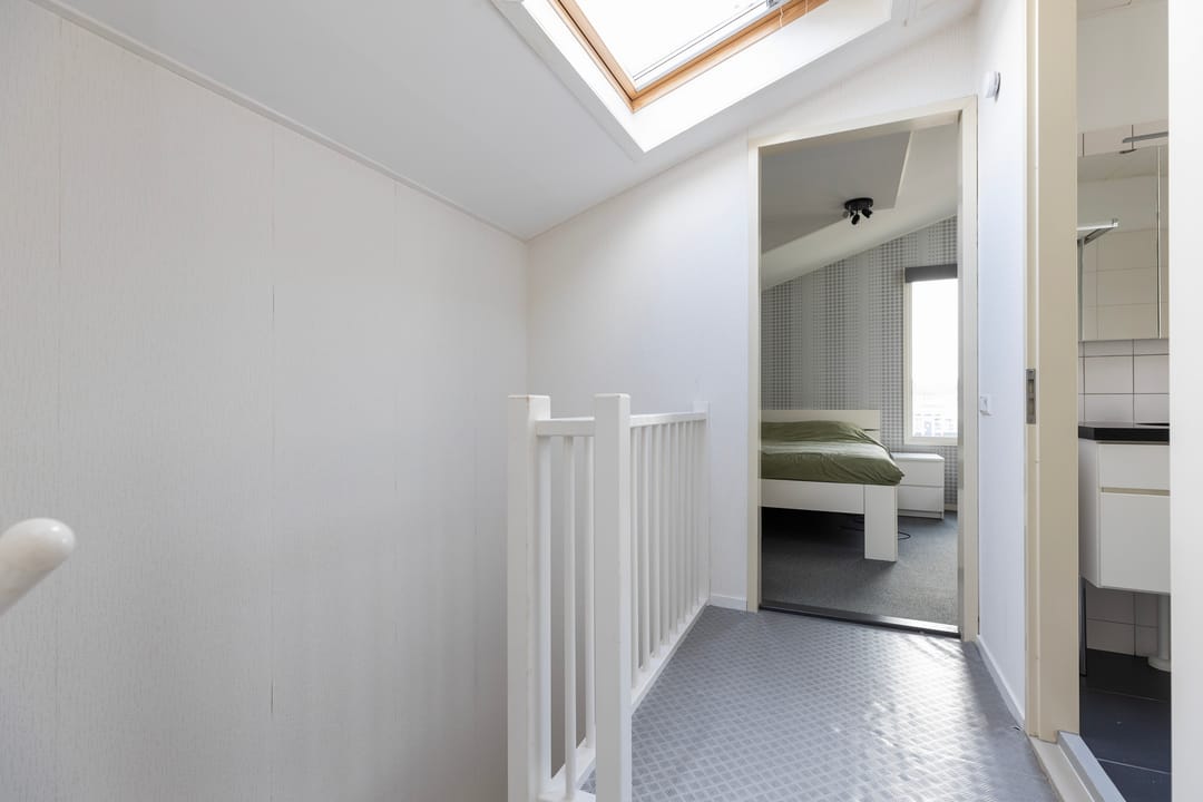 Modern Corner Home in Zwijndrecht Juliandorp — 17