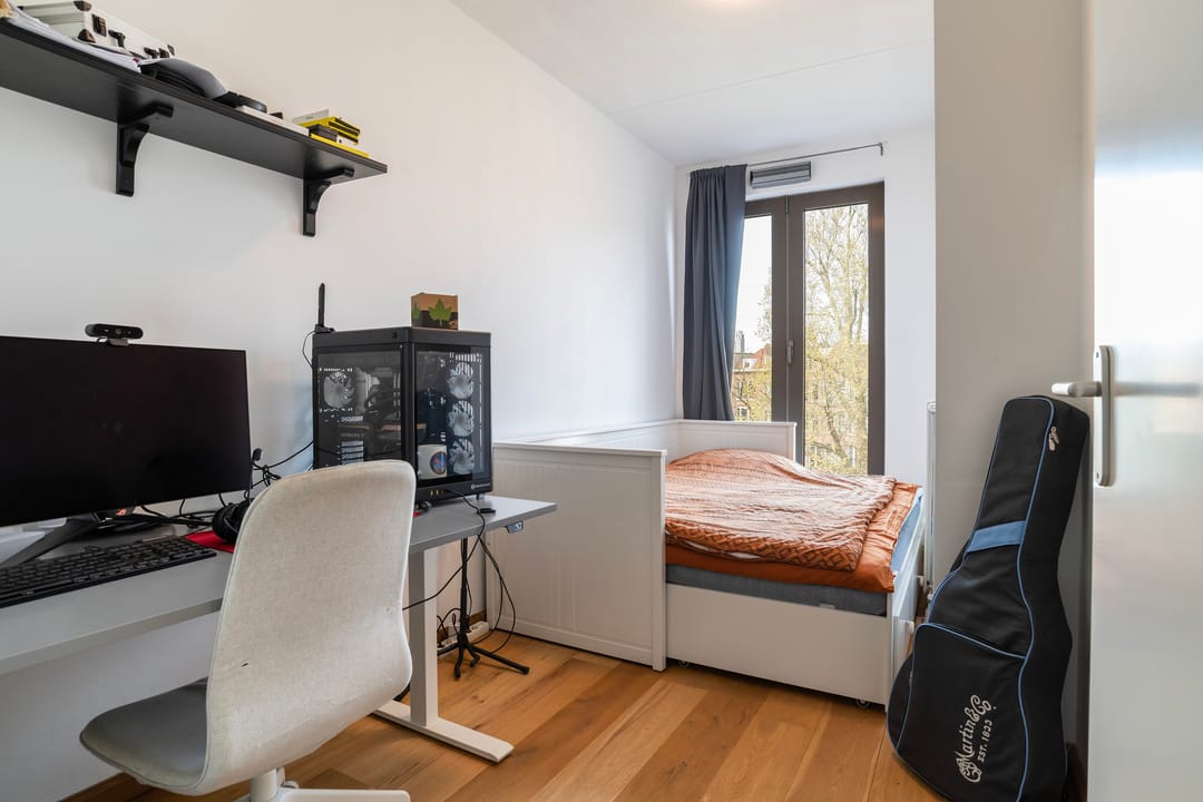 Modern 4-Room Apartment with Renovated Kitchen and Bathroom in Feijenoord — 13