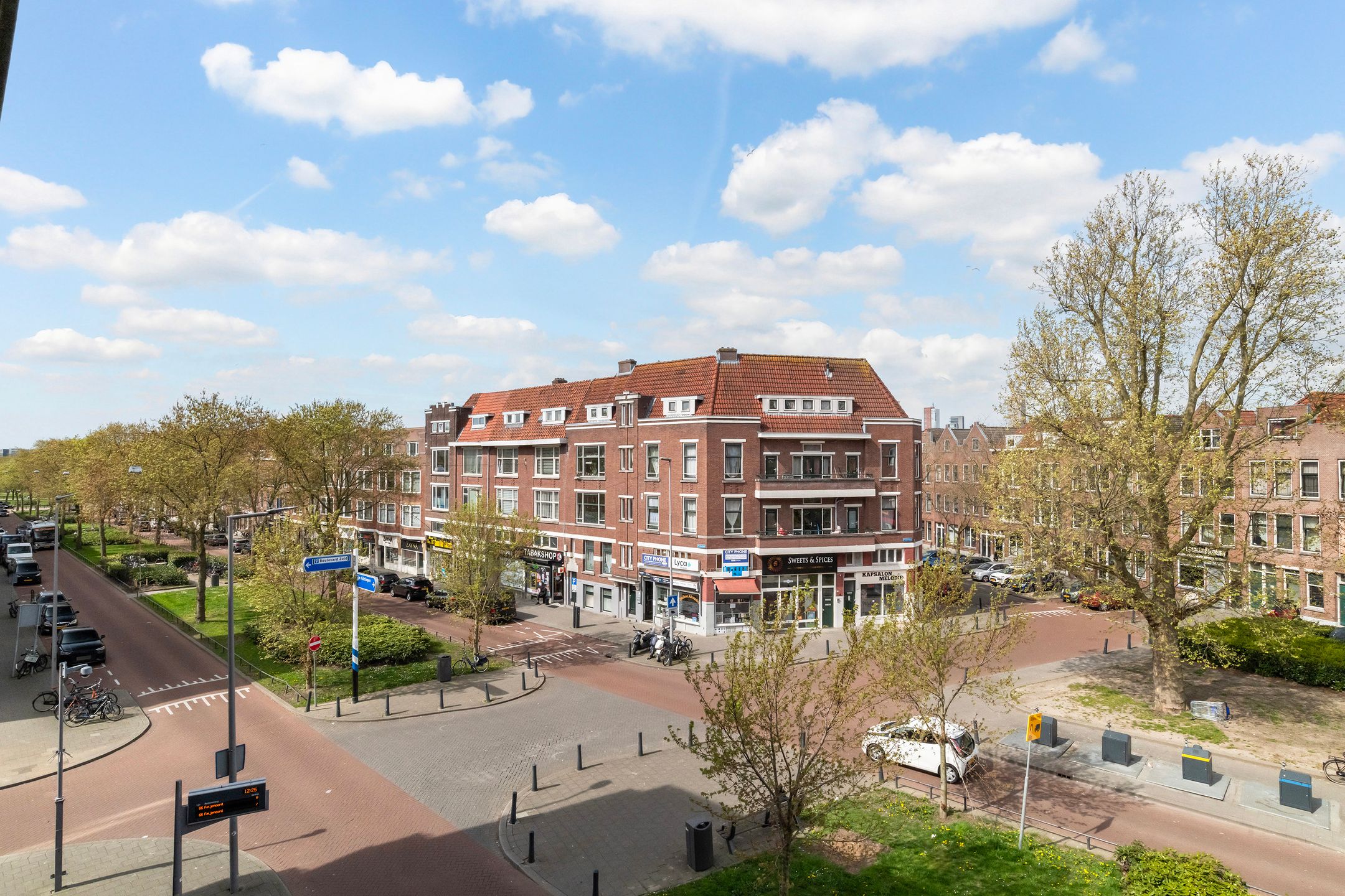 Modern 4-Room Apartment with Renovated Kitchen and Bathroom in Feijenoord — 18