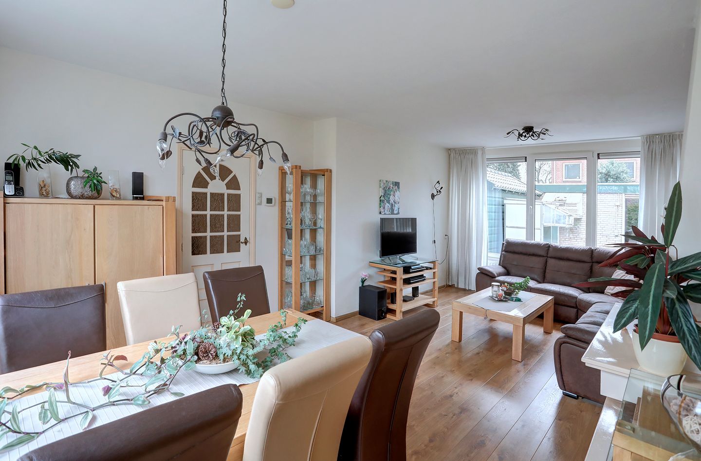 Photo 10 of Meidoornstraat 27
