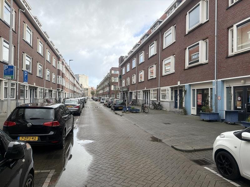 Photo 32 of Moerkerkestraat 135-B