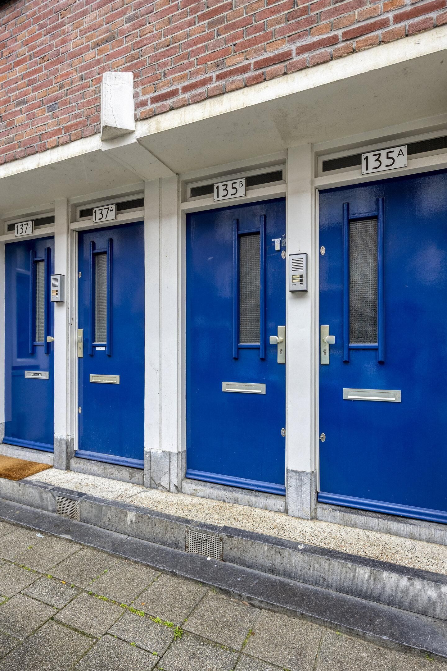 Photo 4 of Moerkerkestraat 135-B