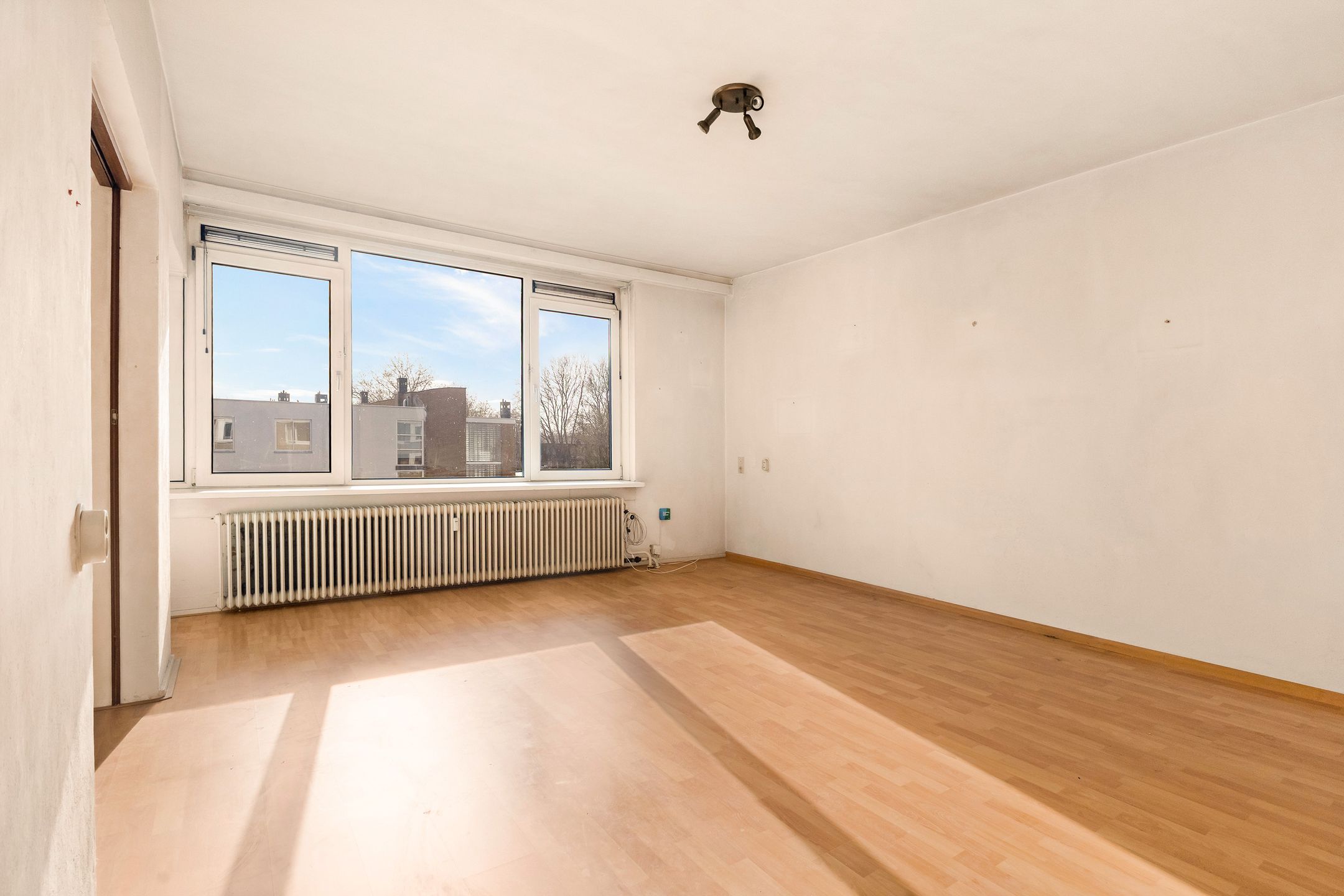 Spacious 4-Room Apartment with Balcony and Free View — 12