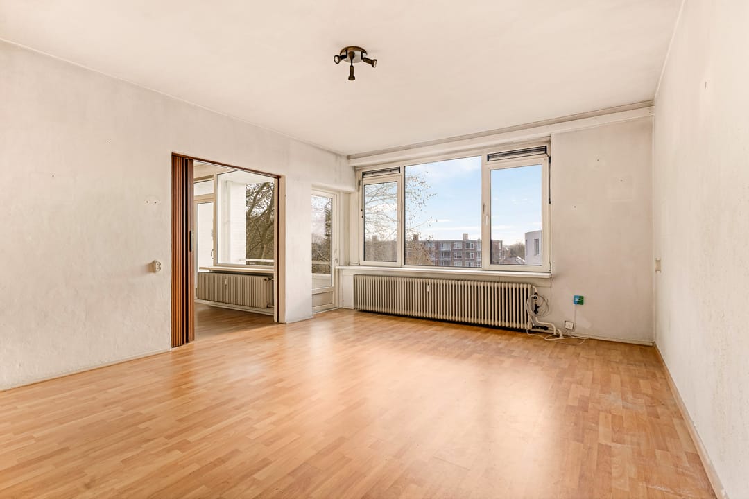 Spacious 4-Room Apartment with Balcony and Free View — 13
