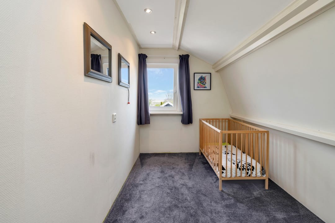 Vrijstaand wonen met aanbouw, royale schuur en verrassend diepe tuin — 26