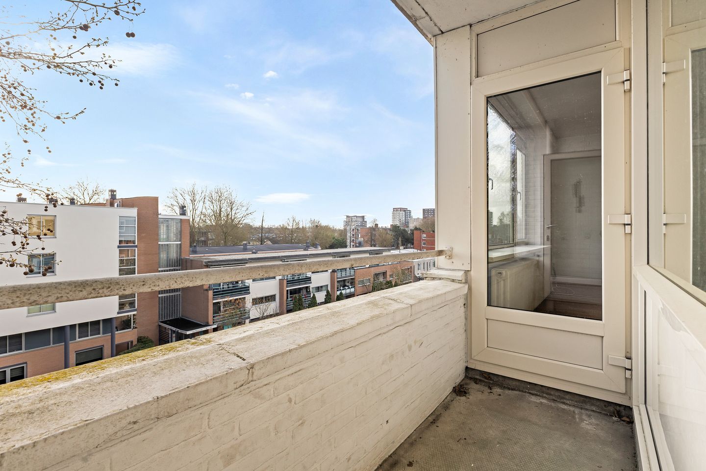 Spacious 4-Room Apartment with Balcony and Free View — 19