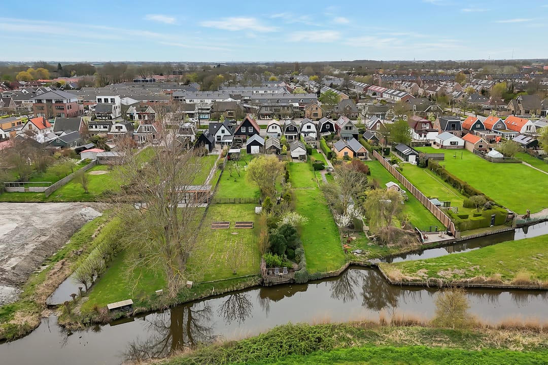 Vrijstaand wonen met aanbouw, royale schuur en verrassend diepe tuin — 47
