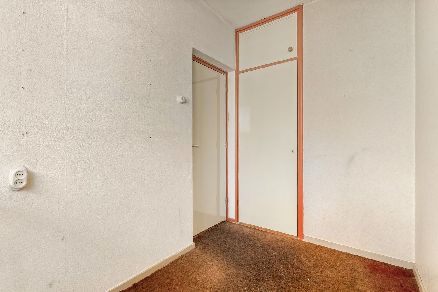 Spacious 4-Room Apartment with Balcony and Free View — 25